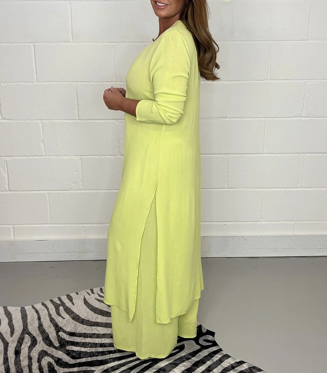 مجموعة مكونة من قطعتين مريحة مع بلوزة طويلة وسروال متناسق